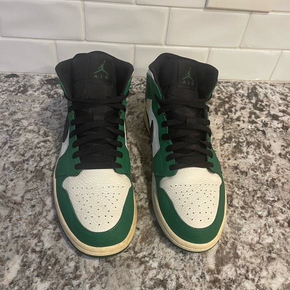 Mens Jordan 1 ‘Pine Green’ (size 10.5) - Picture 2 of 9